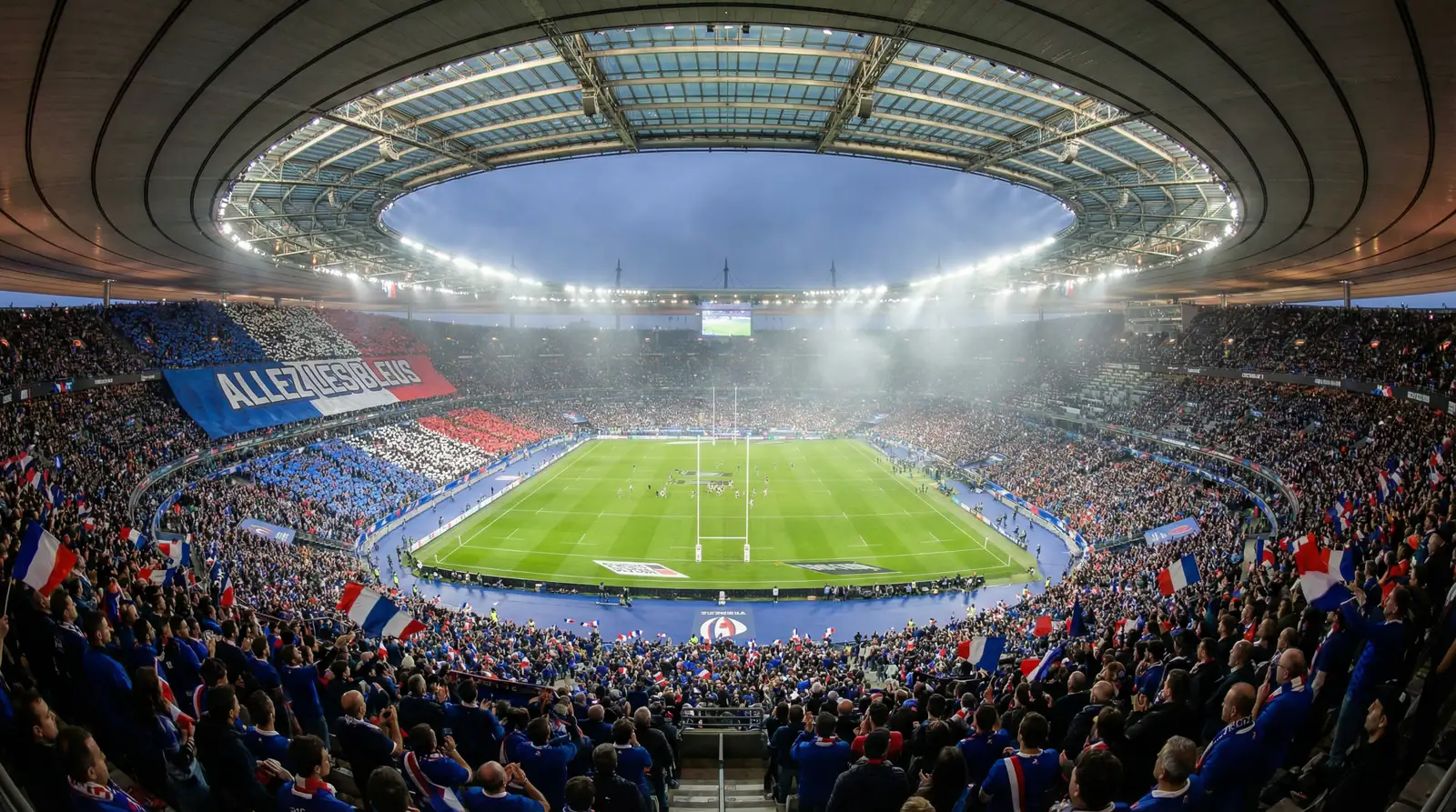 Vue panoramique du Stade de France avec les supporters lors d'un match